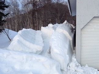 250125 雪庇の残骸.jpg